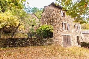 Exterior - Gîte au Mas Breton 4/6 persons (MOLEZON)