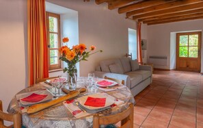 Dining - Gîte au Mas Breton 4/6 persons (MOLEZON)