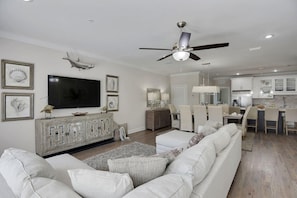 Ferienhaus, Mehrere Betten (Driftwood Townhomes #4- Acres Away) | Wohnbereich