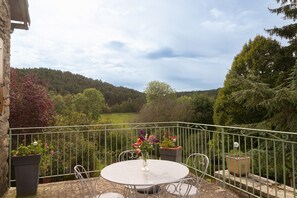 Outdoor dining - Gîte du Parc - LA CANOURGUE (LA CANOURGUE)