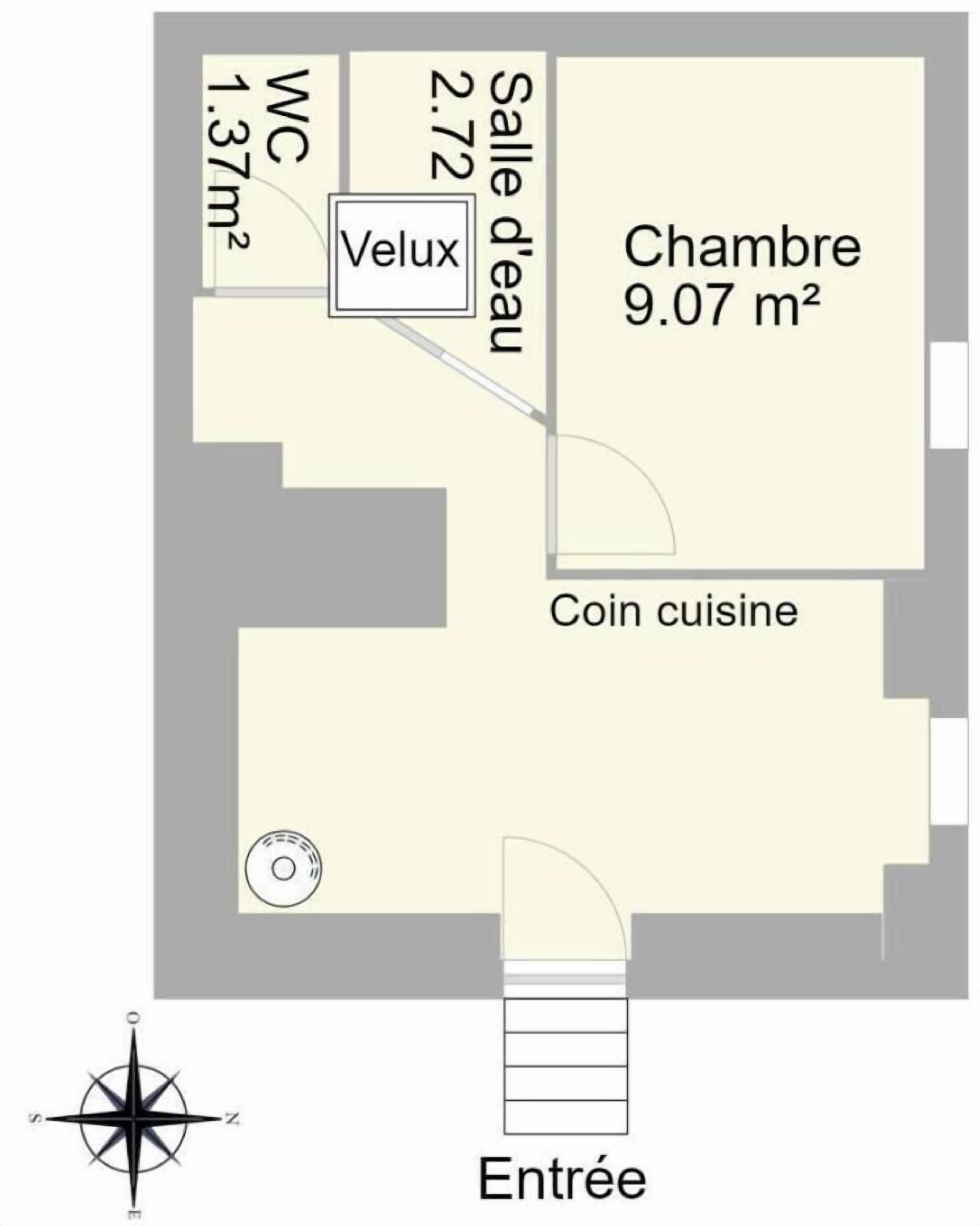 Plano de planta que muestra un inodoro (1.37 m²), un tragaluz, un cuarto de baño (2.72 m²), un dormitorio (9.07 m²), una cocina americana y una entrada.