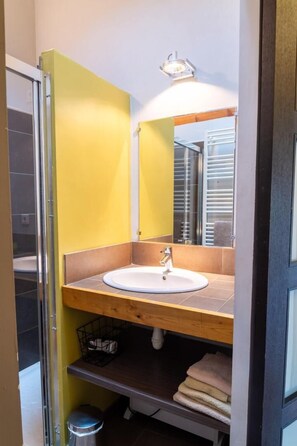 Bathroom - Gîte du Tomple, Côté Bergerie (QUEZAC)