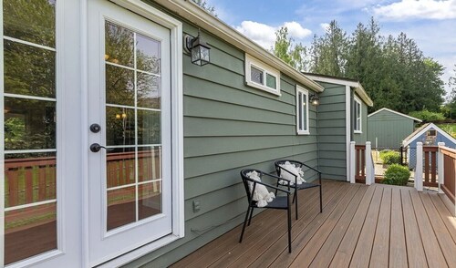 Shoreline Escape - Relaxing, Cozy Home Near the Sinclair Inlet Shoreline