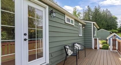 Shoreline Escape - Relaxing, Cozy Home Near the Sinclair Inlet Shoreline