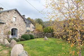 Property grounds - Gîte de la Cascade 6/8 pers in Rûnes (LE PONT-DE-MONTVERT)