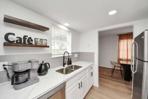 Fridge, microwave, oven, stovetop - Houston - Modern Comfort with Garage & Patio (Houston)