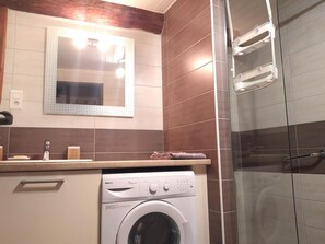 Een douche, een haardroger