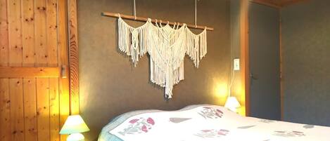 Iron/ironing board, travel cot, free WiFi, bed sheets
