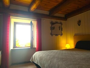 Iron/ironing board, travel cot, free WiFi, bed sheets - LA DROSERA - LAJO - Gîte (LAJO)