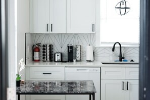 Fridge, microwave, oven, stovetop - Stylish 2BD Tampa Apartment Minutes From Downtown (Tampa)