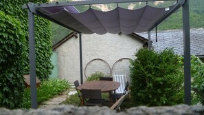 Outdoor dining - Vrbo Property (LES VIGNES)