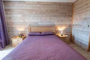 Iron/ironing board, travel cot, free WiFi - Gîte du Boy 8 persons (LANUEJOLS)