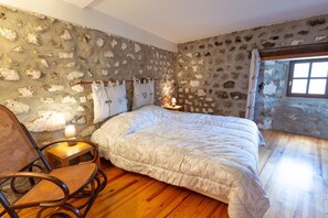 Iron/ironing board, travel cot, free WiFi - Au P'tit Bonheur d'Aubrac 5/7 people (SAINT-LAURENT-DE-MURET)