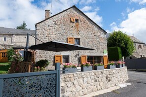 Exterior - Au P'tit Bonheur d'Aubrac 5/7 people (SAINT-LAURENT-DE-MURET)