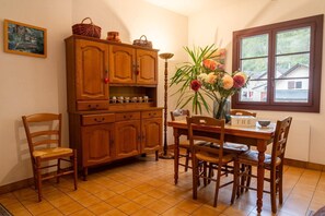Dining - Gîte Dardenne - LA MALENE (LA MALENE)