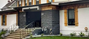 Cozy 2-bedroom house/apartment in tranquil Monaca with AC and close to the River