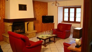 TV, fireplace - GVA017 - Gîte de France 3 épis 6 pers in La Bastide (ROCLES)