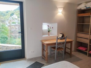 Iron/ironing board, travel crib, free WiFi - Maison de l'Aire - FRAISSINET-DE-FOURQUES (FRAISSINET-DE-FOURQUES)