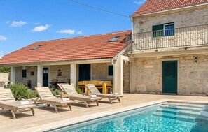 Pool - Awesome home in Bobodol (Bobodol)