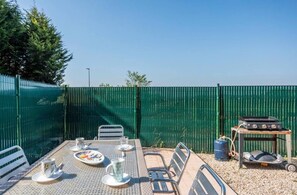 Outdoor dining - Vrbo Property (Saint-Martin-des-Fontaines)