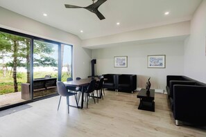 Interior - Deluxe 3-Bedroom Cottage #12 (Nobel)