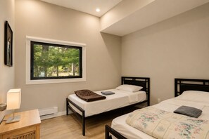 WiFi, bed sheets - Deluxe 3-Bedroom Cottage #12 (Nobel)