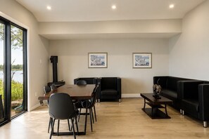 Dining - Deluxe 3-Bedroom Cottage #12 (Nobel)