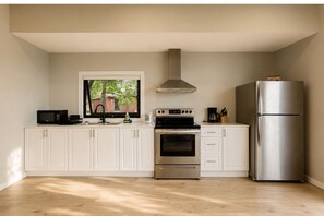 Private kitchen - Deluxe 3-Bedroom Cottage #12 (Nobel)