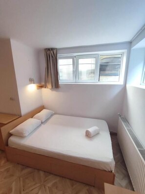 Semi basement Studio | Free WiFi, bed sheets - Casa Rezidentiala Pasteur (Cluj-Napoca)