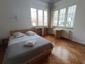 Traditional Studio | Free WiFi, bed sheets