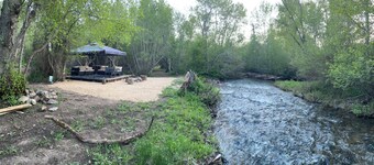 Charming cabin tent campground in peaceful Frenchtown for your getaway