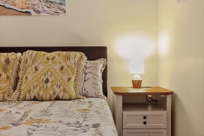 Tabla de planchar con plancha, wifi gratis, ropa de cama