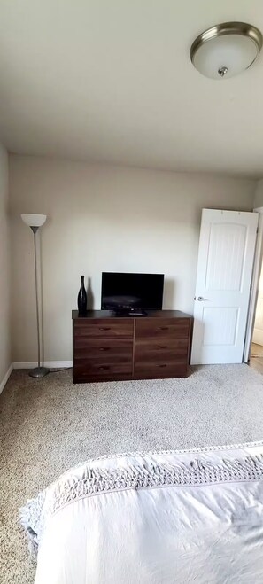 Room - Beautiful Spacious Modern family home (El Paso)