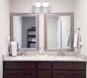 Bathroom - Beautiful Spacious Modern family home (El Paso)