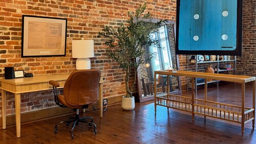 Historic Media Loft - Morning Paper at Your Door - Walk Everywhere