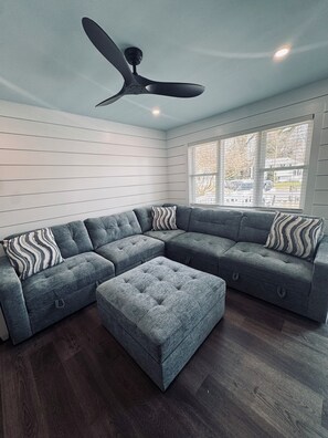 Smart TV - 3-bedroom house in peaceful Lower Township. Minutes away from Cape May City! (Lower Township)