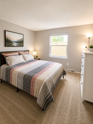 Room - Spacious 4-bedroom house in beautiful Centennial with prime location (Centennial)