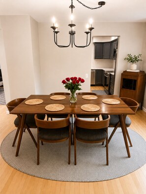 Dining - Spacious 4-bedroom house in beautiful Centennial with prime location (Centennial)