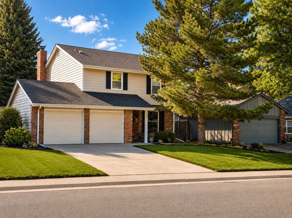 Exterior - Spacious 4-bedroom house in beautiful Centennial with prime location (Centennial)