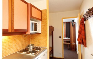 Microwave, stovetop, dishwasher - Appartement à Prix Abordable avec Vue (Saint-Martin-de-Belleville)