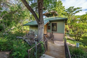 Exterior - Tree House • Romantic Hideaway Near Sedona (Cornville)