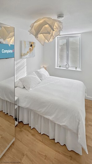 Room - Number 2 is a newly converted first floor, two bedroom, 4 star apartment, located within a short wal (Gosport)