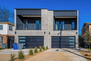 Exterior - Spacious 3-bedroom townhome in lovely Dallas (Dallas)