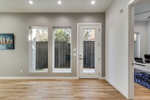 Interior - Spacious 3-bedroom townhome in lovely Dallas (Dallas)