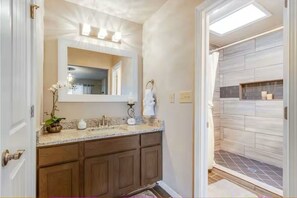 Bathroom - Modern Studio Refrigeration King Bed (El Paso)