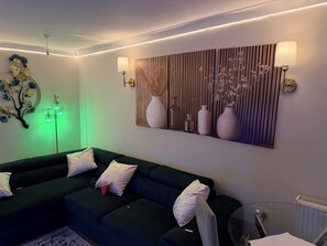 Living area - Kofi Capra (Gillingham)