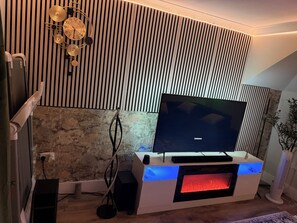 Interior - Kofi Capra (Gillingham)