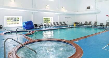 6 Bedrooms Total, Sleeps Up to 16 Guests, 2 Nearby Resort Townhomes,
