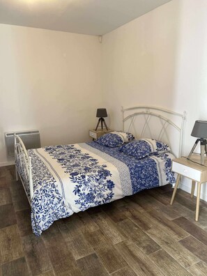 Room - Vrbo Property (Saint-Martin-des-Fontaines)