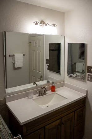 Bathroom - Comfortable  Spacious Private family home (El Paso)